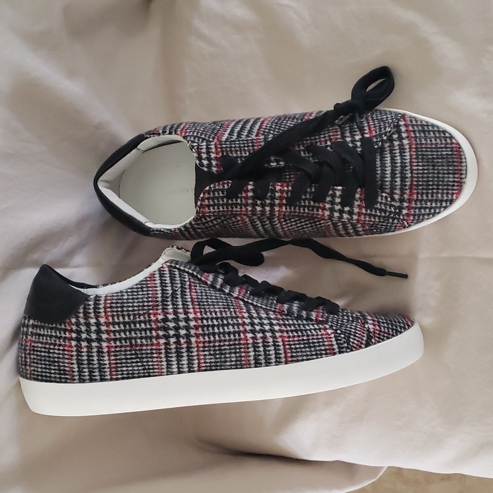New Banana Republic Essential Sneaker, womens 9
